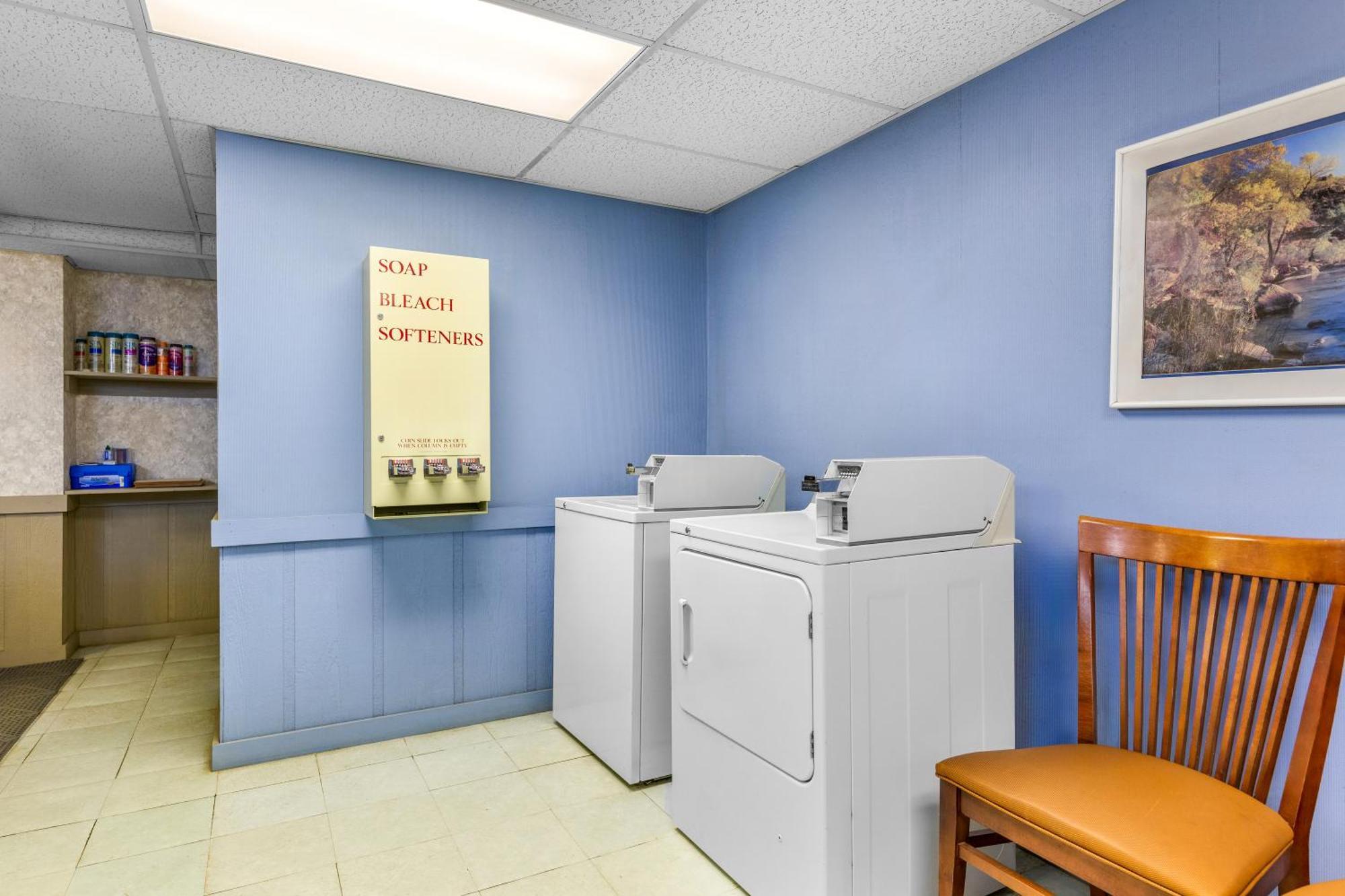 Americas Best Value Inn Belleville מראה חיצוני תמונה